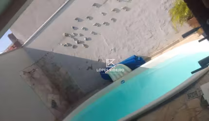 SOBRADO COM PISCINA