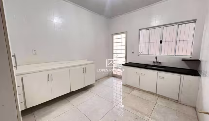 Casa com 2 dormitórios para alugar, 1 m² por R$ 1.800,00/mês - Vila Breda - Santa Bárbara D'Oeste/SP