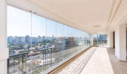 Moema: 4 Suítes | 5 Vagas | 405 m² úteis