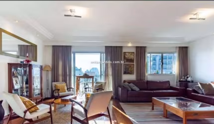 Moema: 4 Dorm | 3 Suítes | 4 Vagas | 240 m² úteis
