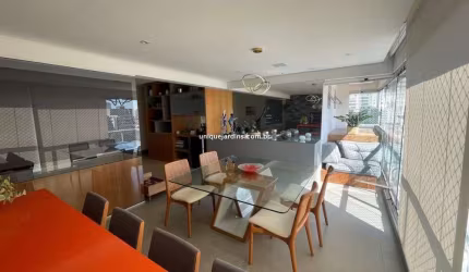 Vila Madalena: 2 Suítes | 2 Vagas | 121 m² úteis
