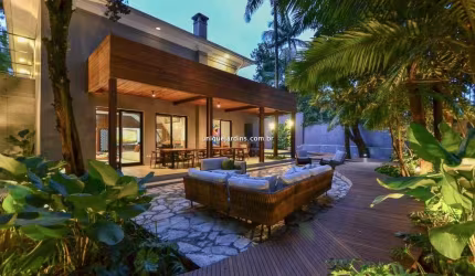 Jardim Europa: 4 Suítes | 8 Vagas | 1117 m² úteis