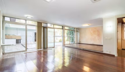 Sobrado Luxuoso com 4 Suítes e Piscina à Venda no Jardim Paulistano