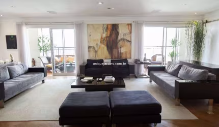 Jardim América: 3 Suítes | 6 Vagas | 367 m² úteis