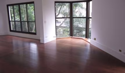 Vila Nova Conceição: 3 Suítes | 3 Vagas | 220 m² úteis