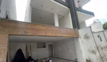 Casa em meio lote com entrada independente com 3 quartos sendo 01 com suite à venda, 235 m² por R$ 1.290.000 - Planalto - Belo Horizonte/MG