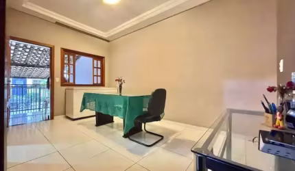 Vendo casa com 03 quartos no bairro Santa Amélia -BH