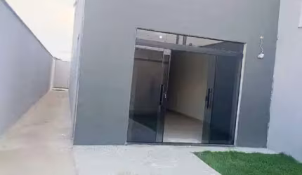 Casa com entrada independente com 03 quartos sendo 01 com suite no bairro Xangrila