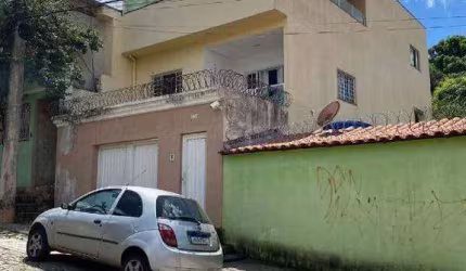 Excelente Casa Triplex com 260,36 m² em Boa Localização - Bairro Maria Helena