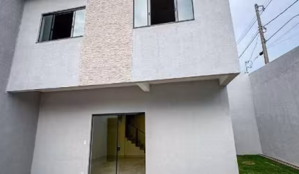 Casa com 3 quartos à venda, 150 m² por R$ 445.000 - Novo Centro - Santa Luzia/MG