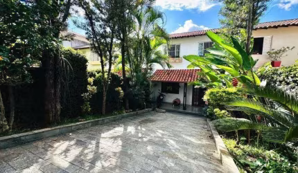 Vendo casa com entrada independente em lote de 180m² no valor de 799.000,00 no bairro Santa Branca