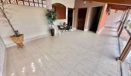 Casa geminada com entrada independente 120m² construídos com 03 quartos sendo 01 com suite no valor de 700.000,00 no bairro Planalto