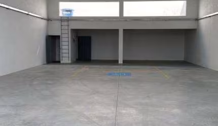 Galpão 280m² com 40m² de mezanino no valo de aulguel de 10.000,00 no bairro Europa