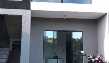 Vendo casa geminada com entrada independente com 03 quartos sendo um com suite, 105m² no valor de 450.000,00 no bairro Xangrila