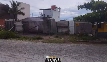 Terreno na quadra do Mar!
