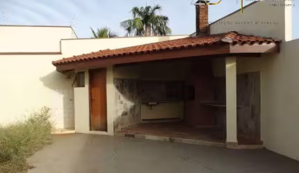 Sobrado á venda com 550 m² de área total  em São Manuel-SP