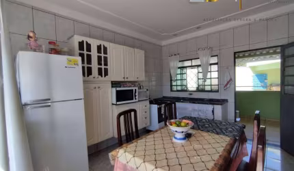 Sobrado á venda na Vila São Lúcio em Botucatu-SP