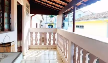 Casa de esquina á venda no Centro da cidade de Botucatu-SP