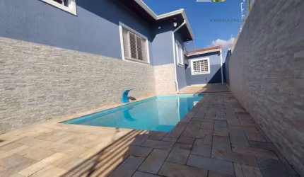 Casa com piscina á venda na Cohab I em Botucatu-SP