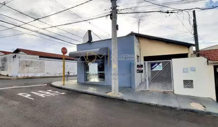 Imóvel c/ casa e ponto comercial, de esquina em Botucatu-SP