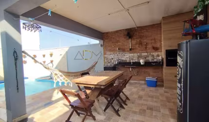 Casa com piscina, disp. pra venda no Ouro Verde em Botucatu-SP