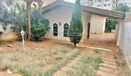 Casa ampla em reforma para Locação no Centro em Botucatu-SP