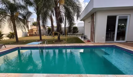 Casa belíssima com piscina no Residencial Laguna em Botucatu-SP
