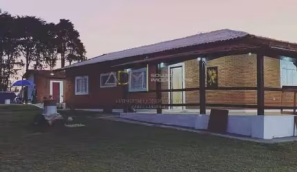 Chácara com piscina, próximo a cidade de Botucatu-SP