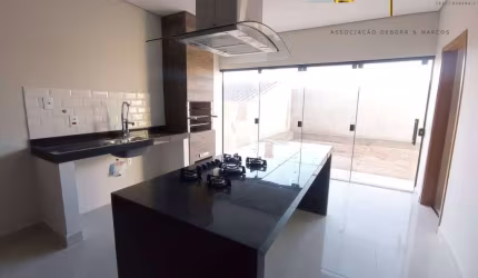Casa á venda no Residencial Ouro Verde em Botucatu-SP