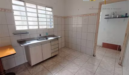 Casa de esquina na Vila Antártica em Botucatu-SP