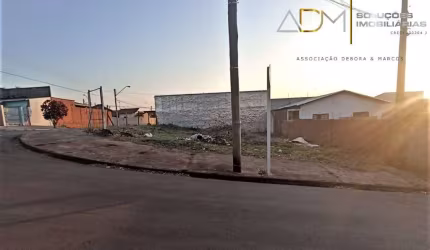 Terreno de esquina á venda no Jardim Itamarati em Botucatu-SP