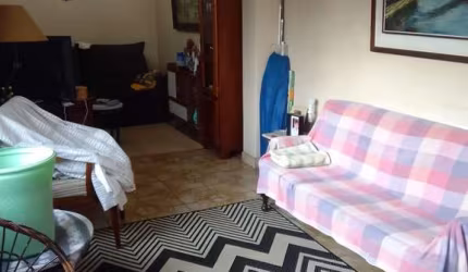 Sobrado à venda 3 dormitórios, 2 banheiros,3 salas, jardim de inverno, e quintal com uma vaga de ga