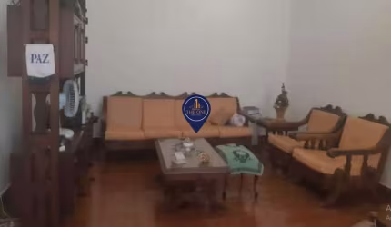 Casa térrea, excelente localização, 4 dormitório, 6 vagas entrada lateral, quintal grande