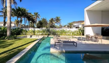 Sobrado à venda, 7 dormitórios, 6 vagas de garagem, piscina privativa, Jardim Acapulco, Guarujá, SP