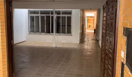 Excelente casa localizado no Jardim da Glória, com 4 dormitórios, 2 vagas de garagem, e 150M²