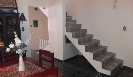 Sobrado para venda e locação, com 4 dormitorios, 2 suites e 2 vagas de garagem, localizado no Cambu