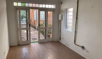 Sobrado à venda com 3 dormitorios, 1 suite, 6 vagas e 672M², localizado no Jardim Paulista, São Pau