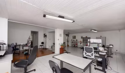 Sobrado de 317m² para uso Comercial ou Residencial à venda, Cambuci, São Paulo, SP. com 6 Salas amp