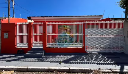 Excelente casa residencial localizada no bairro CPA 4, próxima ao mini estádio. codigo: 93268