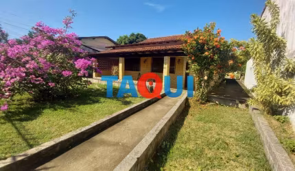 Chácara à venda com 3 Casas, piscina e área gourmet, Iguabinha, Araruama - RJ