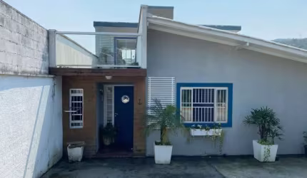 Casa com 3 quartos à venda na Rua Canema, --, Monte Verde, Florianópolis por R$ 1.600.000