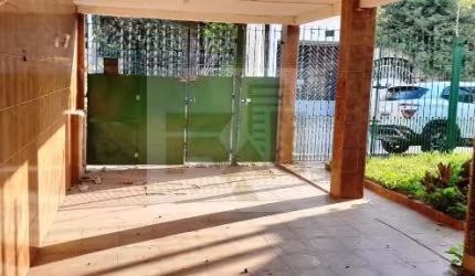 Vendo  terreno com 2  casas construída