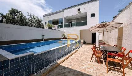 SOBRADO COM PISCINA