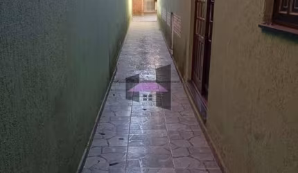 Casa com 3 quartos para alugar na Rua Sandoval Ferreira Cabral, Vila Guedes, São Paulo por R$ 3.100