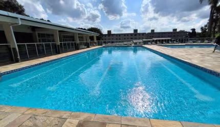 Apartamento à venda no Campo Comprido, Curitiba-PR: 3 quartos, 1 sala, 1 banheiro, vaga de garagem. Agende já uma visita!
