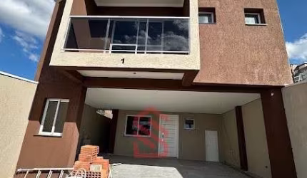 Espetacular Sobrado à Venda em Curitiba-PR, Bairro Campo Comprido: 3 quartos, 1 suíte, 2 salas, 2 banheiros, 2 vagas, 158m²