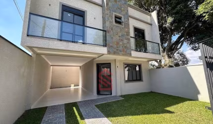 Excelente Sobrado à Venda em Santa Felicidade, Curitiba-PR! 3 Quartos, 1 Suíte, 2 Salas, 2 Banheiros, 2 Vagas de Garagem.