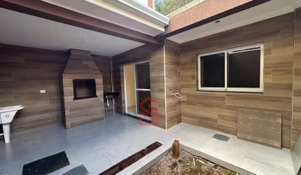 Excelente Sobrado à Venda em Curitiba-PR, Campo Comprido  3 Quartos, 1 Suíte, 2 Salas, 2 Banheiros, 2 Vagas, 147m².