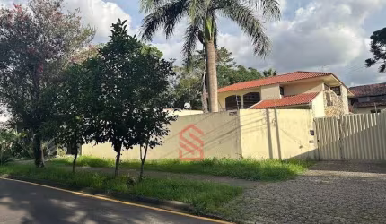 Imóvel Comercial de Luxo no Cristo Rei: 7 quartos, 6 suítes, 810m² e 16 vagas de garagem em Curitiba-PR
