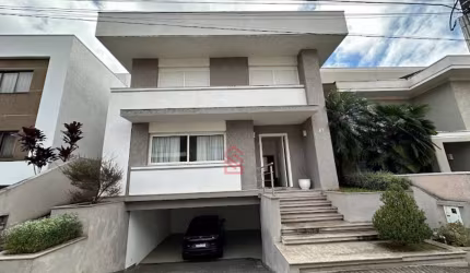 Espetacular Casa em Condomínio à Venda em Curitiba-PR, Bairro Campo Comprido: 3 Quartos, 1 Suíte, 3 Salas, 2 Banheiros, 3 Vagas, 282,31m²!